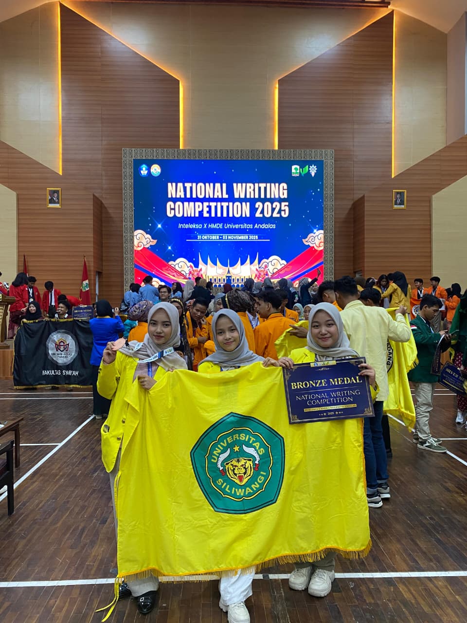 Mahasiswi Informatika Universitas Siliwangi Raih Medali Perunggu di National Writing Competition 2025 Universitas Andalas!